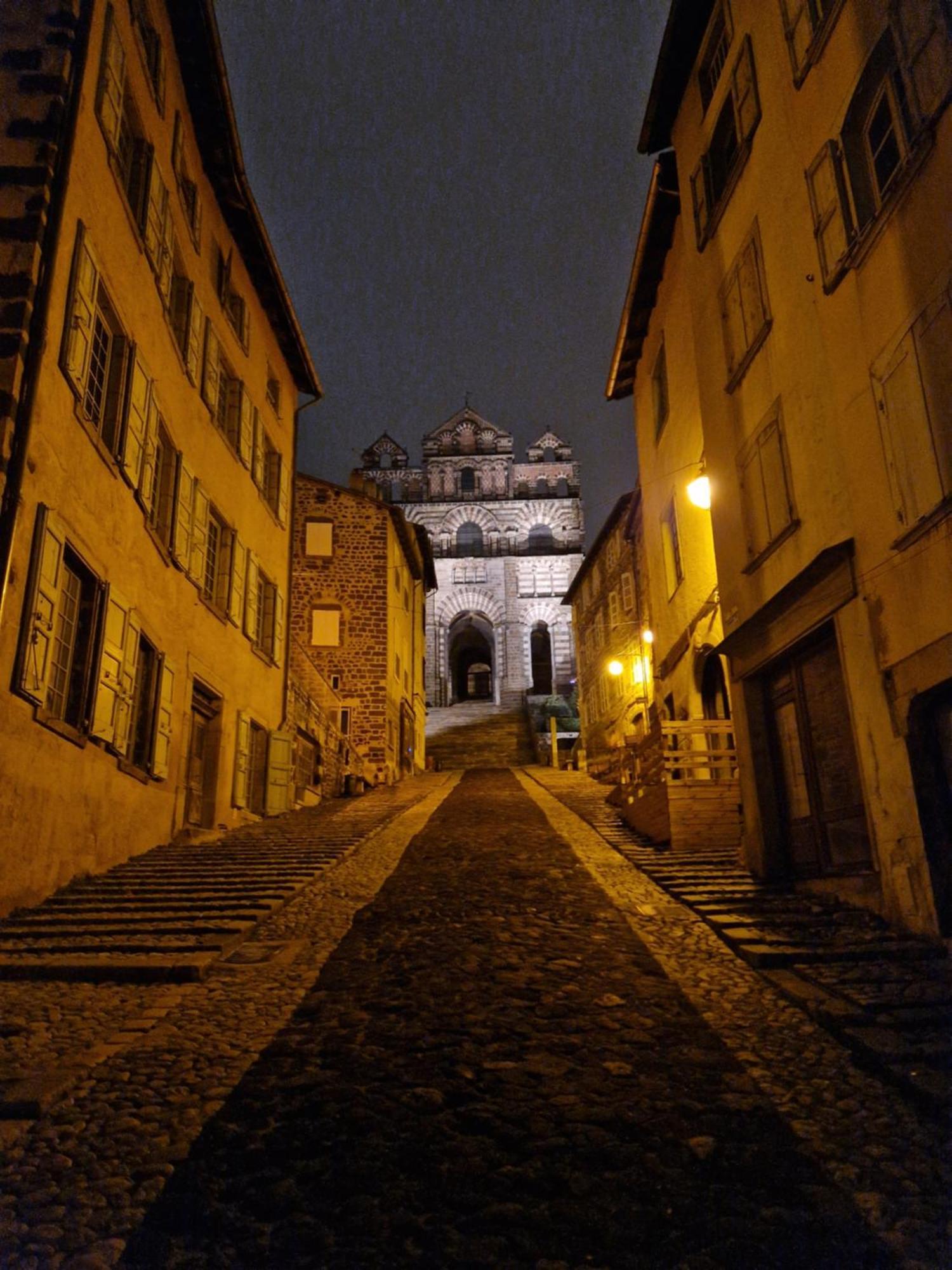 Gite Des Tables - Cathedrale, Coeur Historique, Vue Le Puy-en-Velay Extérieur photo